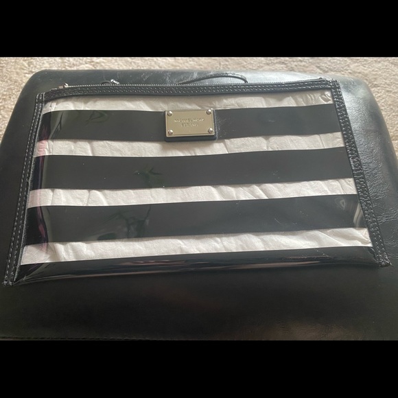 COPY - Michael Kors Clear Clutch - Picture 2 of 3